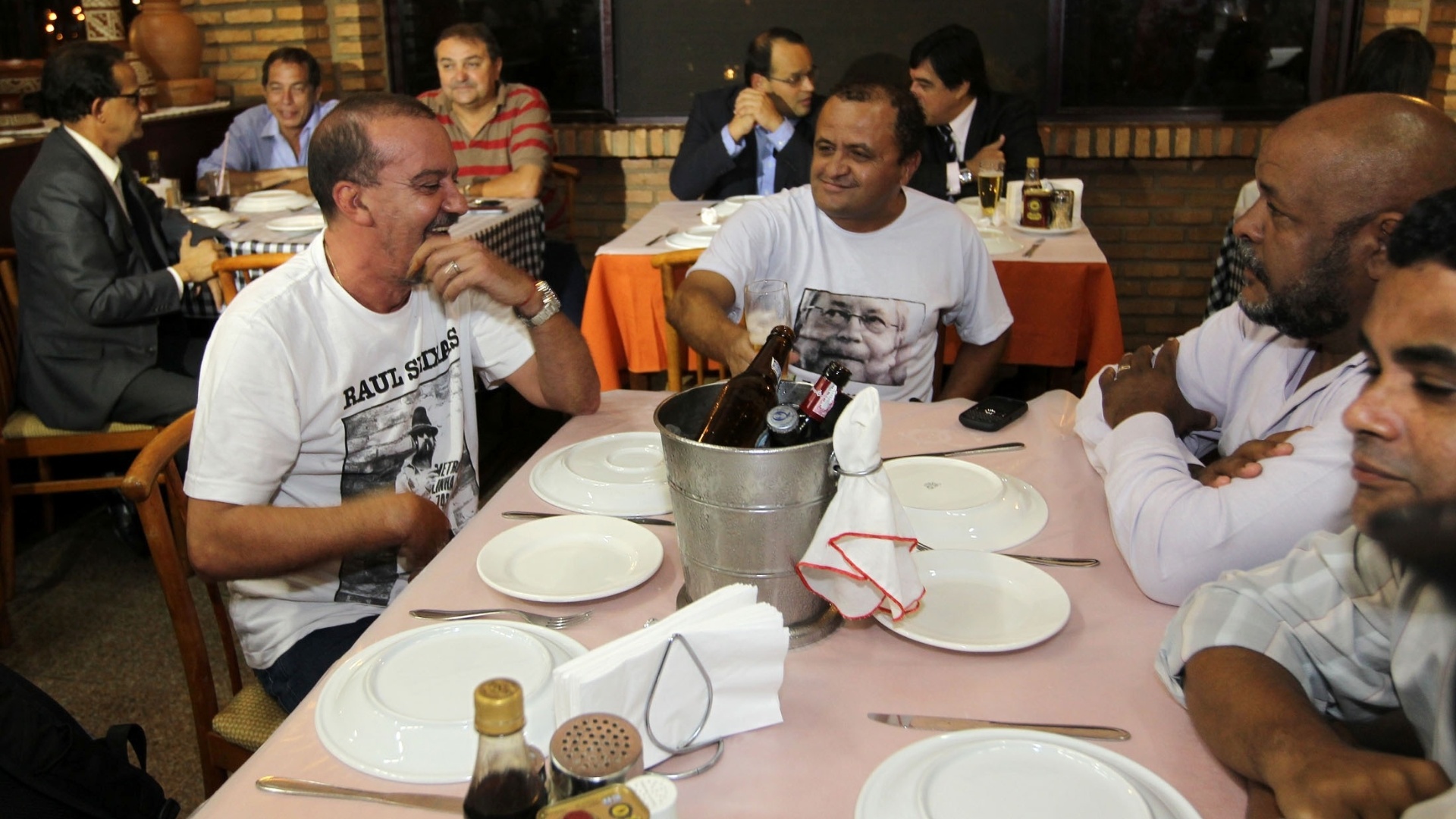 17.jan.2013 - PT realiza jantar em Brasília para pagar multas de condenados no mensalão  - Roberto Jayme/UOL