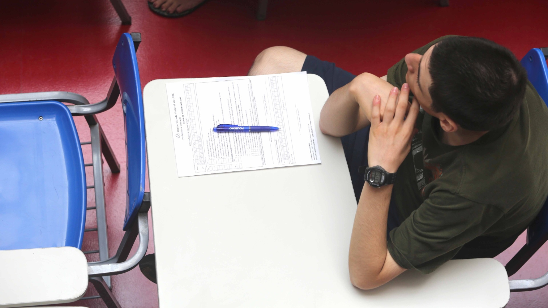 18.jan.2013 - A matricula dos aprovados em primeira chamada no Sisu (Sistema de Seleção Unificada) 2013 acontece entre hoje (18) e a próxima terça-feira (22). O cadastro será realizado na instituição para qual o candidato foi aprovado. Na foto, calouros fazem matrícula no campus de Santo André da UFABC (Universidade Federal do ABC) - Aline Arruda/UOL