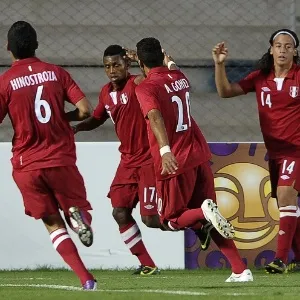 18.jan.2013 - O Peru derrotou o Brasil por 2 a 0 nesta sexta-feira e eliminou a seleção do Sul-Americano sub-20 - AFP PHOTO / ALEJANDRO PAGNI