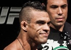 Belfort troca insultos com rival inglês em encarada tensa na pesagem do UFC São Paulo