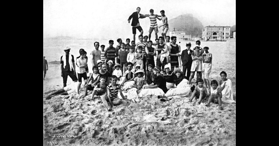 Banhistas na Praia de Copacabana em 1918 - Augusto Malta/Divulgação/Museu da Imagem e do Som