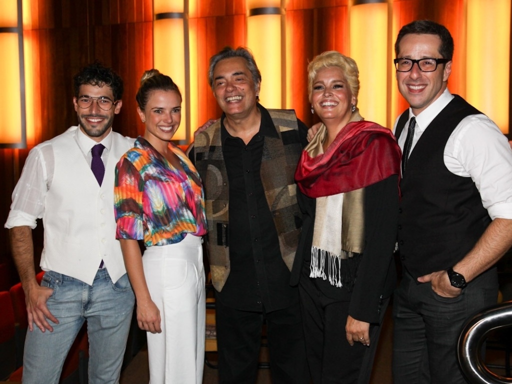 Os atores Pedro Henrique Moutinho, Nathalia Rodrigues, José Rubens Chachá, Suzi Rêgo e o diretor Otávio Martins na pré-estreia da peça "Divórcio", em São Paulo - Manuela Scarpa/Foto Rio News