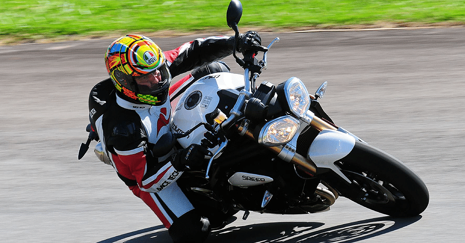 Triumph Speed Triple 1050i - Doni Castilho/Infomoto