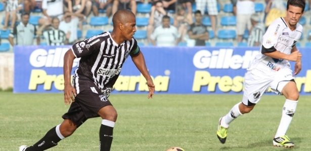 João Marcos, do Ceará, controla a bola na partida contra o ABC na Copa do Nordeste - Ceará/site oficial/Divulgação