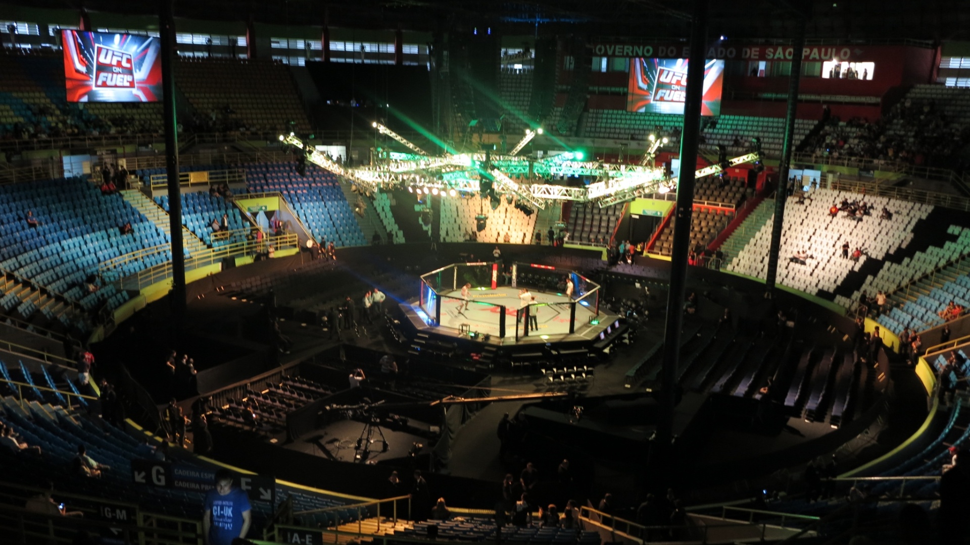 19.jan.2013 - Octógono preparado no centro do Ginásio do Ibirapuera para receber o UFC SP - Rafael Krieger/UOL