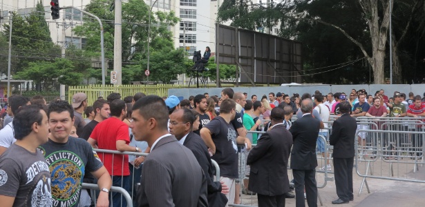Público chega em clima de tranquilidade para o UFC São Paulo, no Ibirapuera - Luiz Paulo Montes/UOL