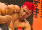Pepey diz que cabelo rosa deu sorte na vitória no UFC SP