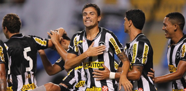 Bolívar caiu nas graças da torcida do Botafogo e quer renovar por mais tempo - Wagner Meier/AGIF