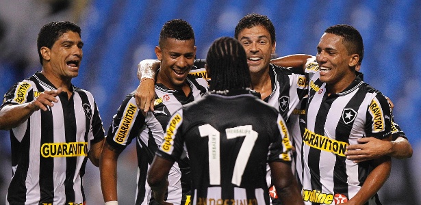 Botafogo adiantou sua marcação e quer imitar a forma do Barcelona de recuperar a bola - Wagner Meier/AGIF