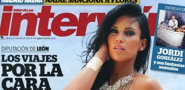 21.jan.2013 - A ex-BBB Kelly posou de topless para a revista espanhola 