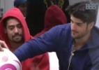 Marcello e Aslan ganham direito de ir ao mercadinho fazer compras - Reprodução/TV Globo