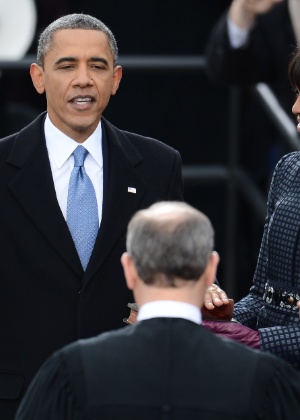 Obama faz juramento no Capitólio, em cerimônia de posse - Emmanuel Dunand/AFP