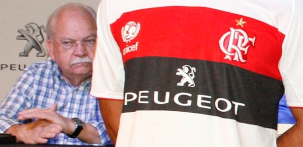 Flamengo apresenta nova camisa, com patrocínio da montadora de carros Peugeot - Márcia Feitosa/Vipcomm