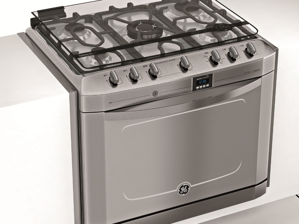 O fogão GE Digital, da GE Eletrodomésticos (0800 115 151), conta com um timer digital que permite programar que o forno ou o grill desliguem sozinhos. O produto também possui um acendimento superautómatico: basta girar o botão para que a chama se acenda. O preço sugerido pela marca para a versão embutir com cinco bocas é R$ 2.699 I Preços pesquisados em janeiro de 2013 e sujeitos a alterações - Divulgação