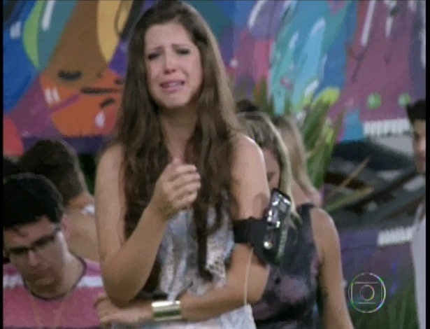 22.jan.2013 - Andressa chora com a eliminação do amigo de confinamento.