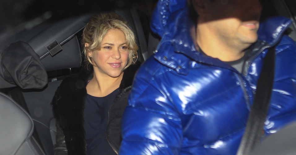 22.jan.2013 - Shakira chega à clínica onde vai nascer seu bebê em Barcelona