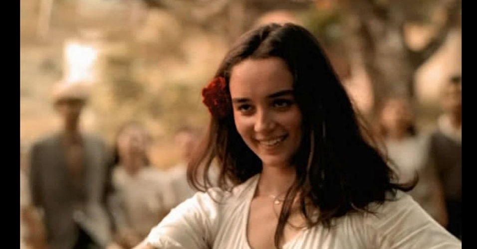 23.jan.2012 - Simone Spoladore interpretou Ana no longa "Lavoura Arcaica", de Luiz Fernando Carvalho (2001). De repente, irrompe na tela uma jovem atriz com sensualidade singular e olhar penetrante, que brilhava pela primeira vez no cinema - Reprodução