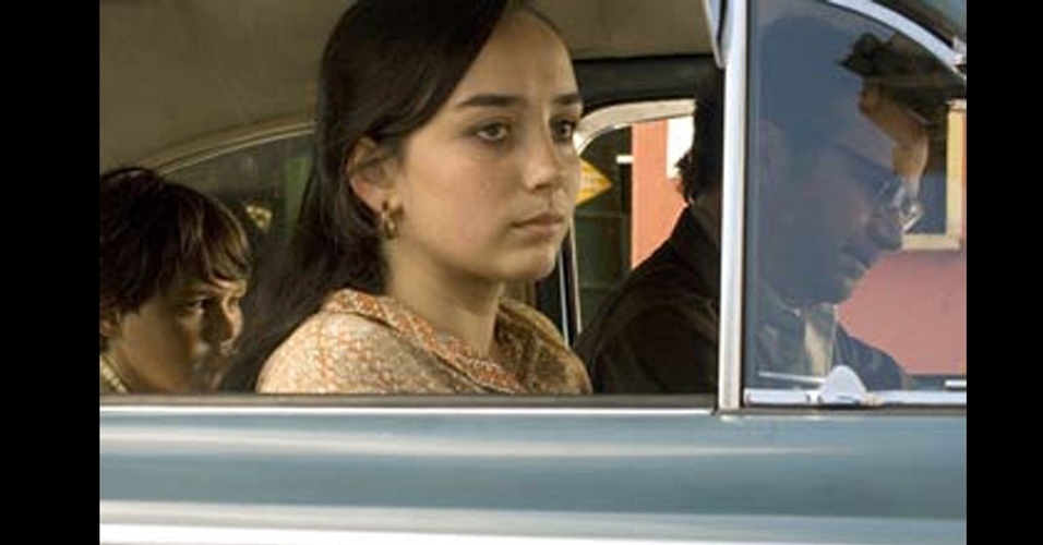 23.jan.2012 - Simone Spoladore interpretou Miriam no longa "O Ano em Que Meus Pais Saíram de Férias", de Cao Hamburger (2006). Como a mãe guerrilheira do pequeno protagonista, A atriz tem uma participação de coadjuvante, mas marcante, num filme em que a singeleza dá o tom - Reprodução