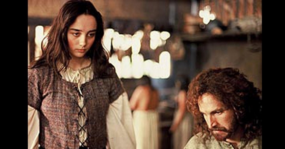 23.jan.2012 - Simone Spoladore interpretou Oribela no longa "Desmundo", de Alain Fresnot (2002). O primeiro trabalho como protagonista mostra uma atriz segura e carismática. Ela é o grande trunfo do filme - Reprodução