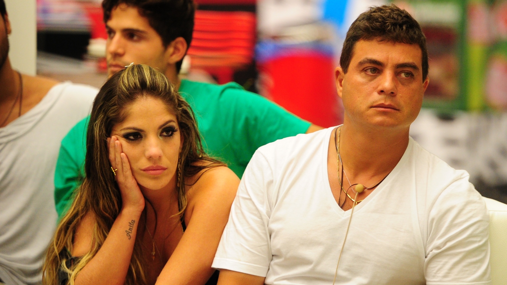 22.jan.2013 - Anamara e Dhomini aguardam divulgação do segundo eliminado