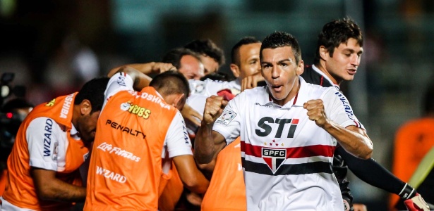 Jogadores do São Paulo comemoram gol na goleada conseguida no Morumbi - Leandro Moraes/UOL