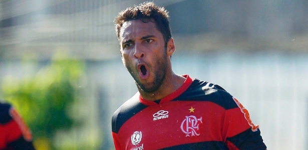 Meia Ibson desabafa após marcar um gol pelo Flamengo no Campeonato Carioca 2013 - Alexandre Loureiro/VIPCOMM