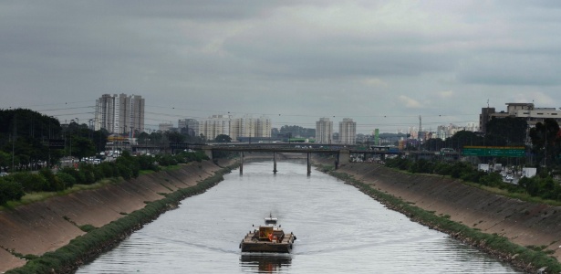 Rio Tietê (foto), em São Paulo, terá plano de despoluição igual ao do rio Sena, em Paris - Lola Oliveira/Brazil Photo Press/Agência O Globo