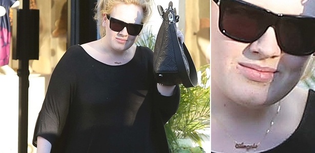 Adele usa colar com nome do filho, Angelo