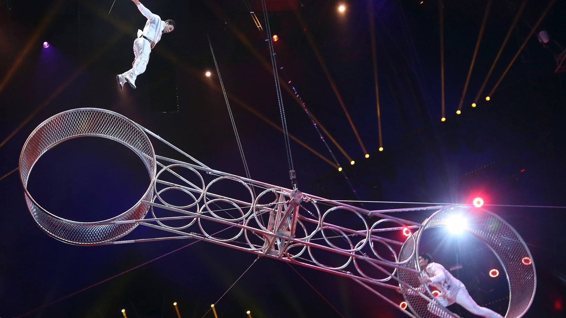 Os Navas Brothers se apresentam na abertura da 37ª edição do Festival Internacional de Circo de Monte Carlo - REUTERS/Sebastien Nogier/Pool 