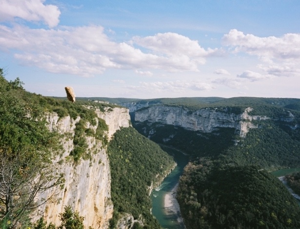 24.jan.2013 - Cena do filme "Caverna dos Sonhos Esquecidos", de Werner Herzog. O documentário tenta desvendar mistérios da humanidade ao mostrar uma excursão a uma caverna na França descoberta em 1994. O local se manteve preservado durante 20 mil anos e guarda pinturas rupestres, investigadas por uma equipe de arqueólogos acompanhada pelo cineasta. - Divulgação / Zeta Filmes