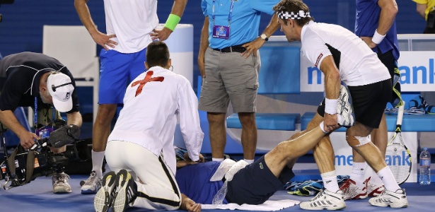 Djokovic fingiu ser médico em partida do torneio de lendas do tênis na Austrália - Michael Dodge/Getty Images