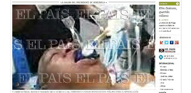 24.jan.2013 - O jornal espanhol "El País" divulgou em 23 de janeiro, em sua versão online, uma imagem do presidente venezuelano Hugo Chávez entubado. A foto, "tirada há alguns dias", segundo o diário, ilustrava uma nota, posteriormente removida, sobre o mistério do câncer do presidente venezuelano e seu tratamento. Após ser apontado que a imagem teria sido tirada de um vídeo de um procedimento médico normal, disponível no YouTube, o jornal publicou uma nota se retratando pelo erro