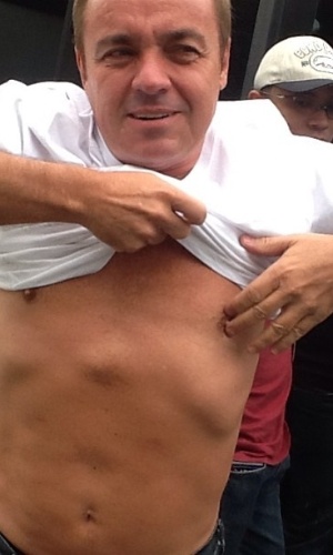 jan.2013 - Gugu Liberato divulga foto de sua barriga