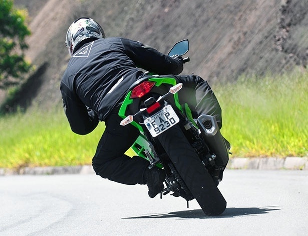 Kawasaki Ninja 300 - Doni Castilho/Infomoto