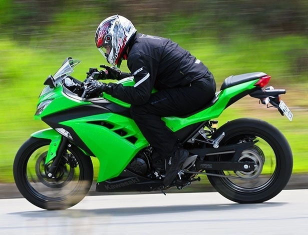Kawasaki Ninja 300 - Doni Castilho/Infomoto