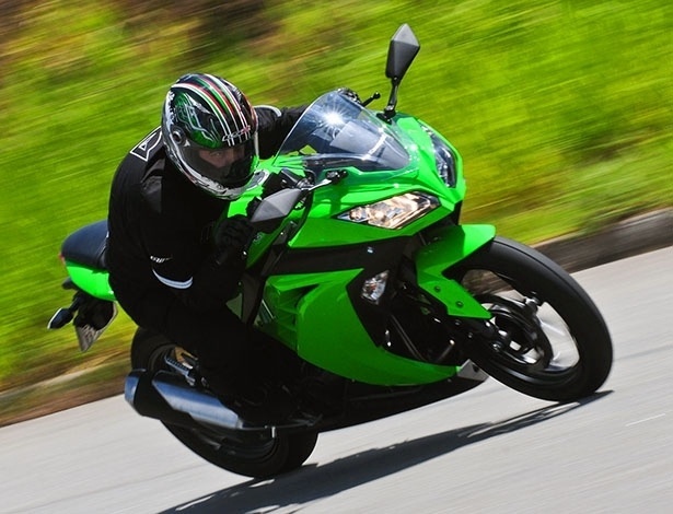 Kawasaki Ninja 300 - Doni Castilho/Infomoto