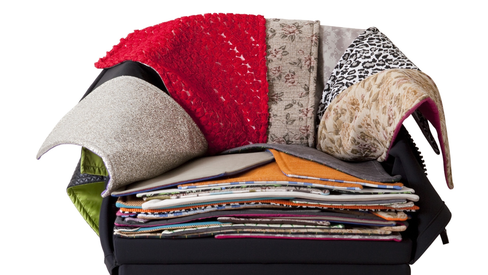 A Poltrona Caos, criada por Pedro Franco, buscou referência na capital paulista, seu trânsito e sua diversidade. Com estrutura em ferro e assento em lâminas de tecido reaproveitados, o móvel possui 80 cm³ e custa R$ 9.700, na A LOt Of (www.alotof.com.br) - Divulgação