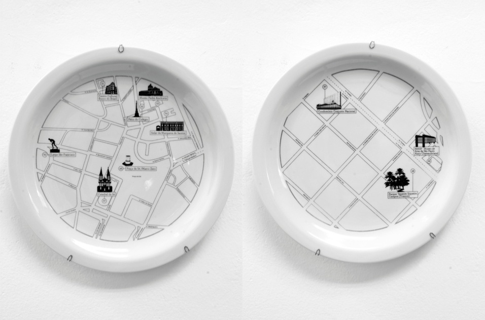 (Pratos decorativos São Paulo - Maurício Arruda) ... dispostos no mapa da metrópole. O jogo com sete peças custa R$ 700 e está à venda na Micasa (11 3088-1238) - Divulgação