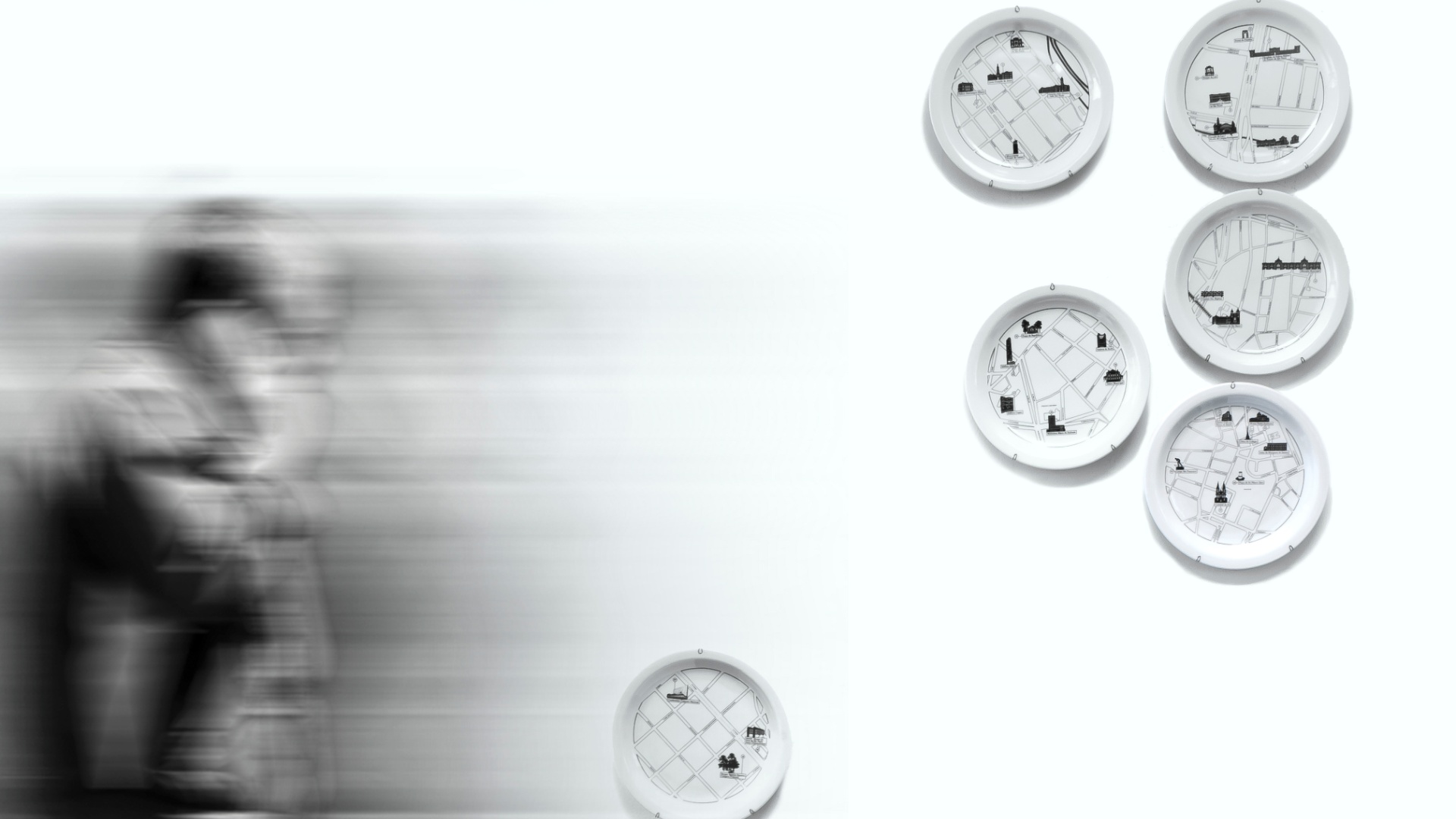 Foi pensando em um souvenir que refletisse a personalidade de São Paulo que o designer e arquiteto Mauricio Arruda criou os pratos decorativos "+5511". Neles, a identidade da cidade é representada pelos 37 pontos turísticos mais procurados da capital paulista... - Divulgação