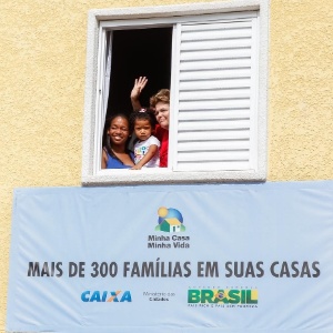 Dilma participou de cerimônia de entrega de 300 unidades habitacionais do condomínio residencial Iguape e de 84 ambulâncias do Samu em São Paulo