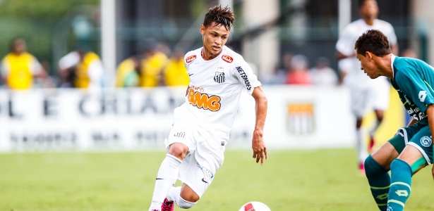 Neílton tenta jogada para o Santos na decisão da Copa SP contra o Goiás - Leandro Moraes/UOL