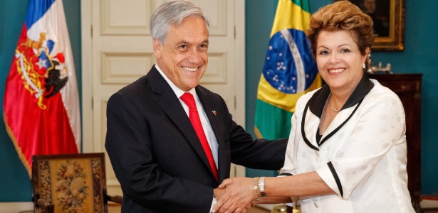 Dilma Rousseff cumprimenta o presidente do Chile, Sebastián Piñera, na chegada ao Palácio de La Moneda