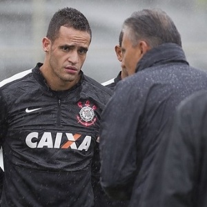 Renato Augusto ouve Tite com atenção no treino do último sábado; meia estreia contra o Mirassol - Daniel Augusto Jr./Ag. Corinthians