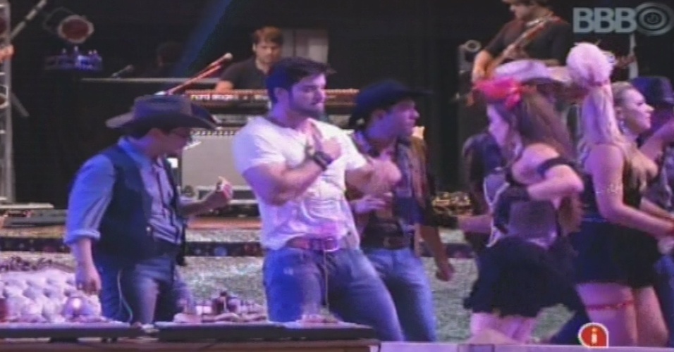 26.jan.2013 - Brothers dançam ao som do sertanejo de Gusttavo Lima