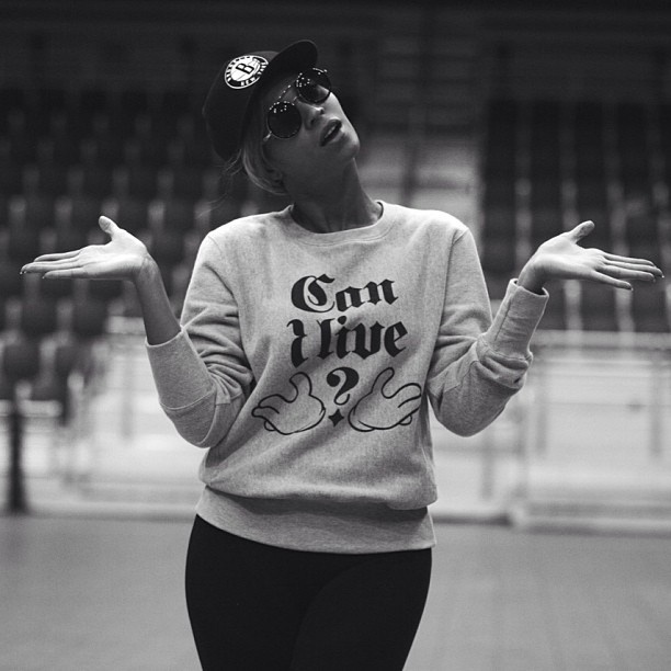 26.jan.2013 - Beyoncé publica foto rebatendo críticas a sua interpretação do hino americano
