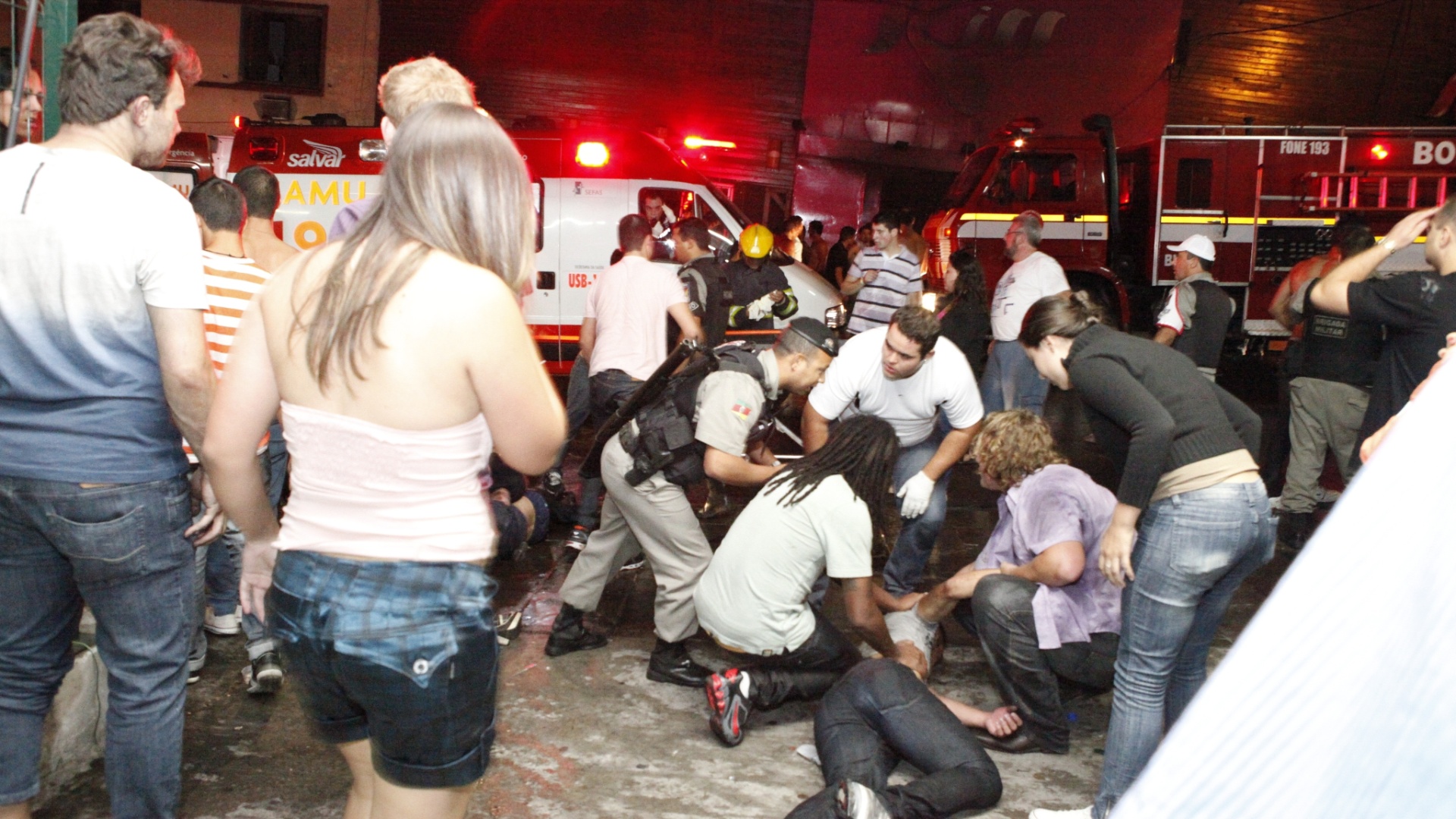 27.jan.2013 - Incêndio de grande proporção atinge a boate Kiss, no centro de Santa Maria (RS) - Germano Roratto/Agência RBS