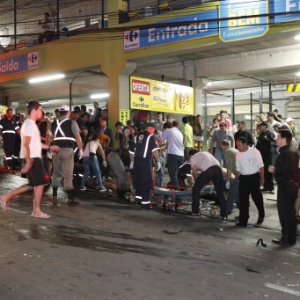 27.jan.2013 - Incêndio de grande proporção atinge a boate Kiss, no centro de Santa Maria (RS) - Germano Roratto/Agência RBS