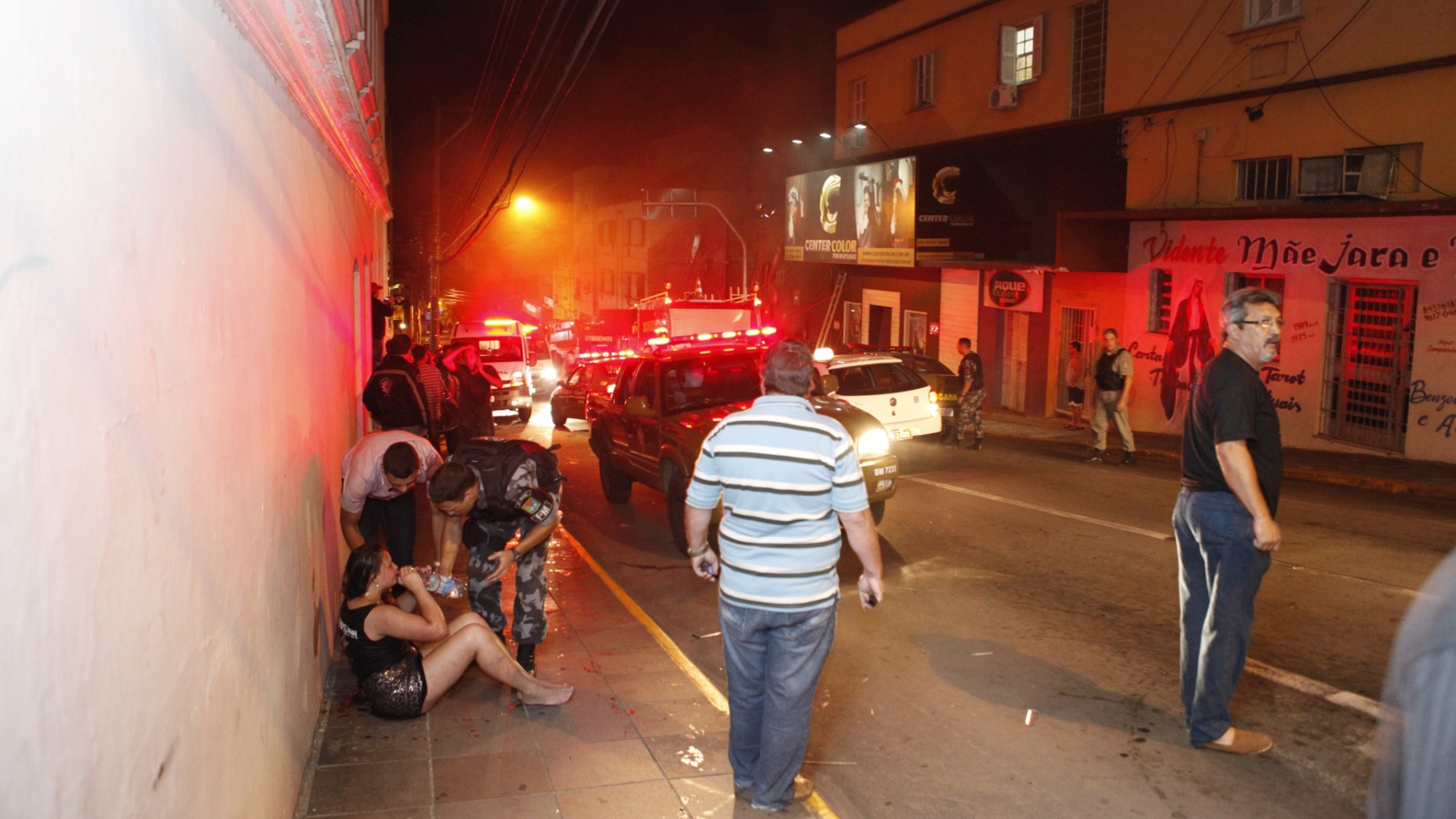27.jan.2013 - Incêndio de grande proporção atinge a boate Kiss, no centro de Santa Maria (RS) - Germano Roratto/Agência RBS