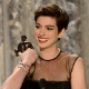 27.jan.2013 Anne Hathaway recebe o prêmio de melhor atriz coadjuvante no SAG Awards por sua atuação no filme "Os Miseráveis" - Getty Images
