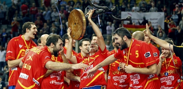 Jogadores da seleção da Espanha comemoram título mundial após vitória sobre a Dinamarca - Andreu Dalmau/EFE